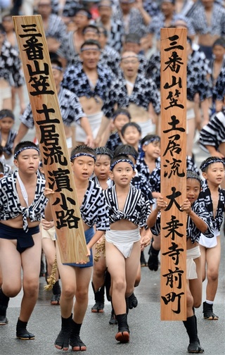 博多山笠の「舁き山」、3年ぶりに疾走へ マスク着用めぐり議論も：朝日新聞