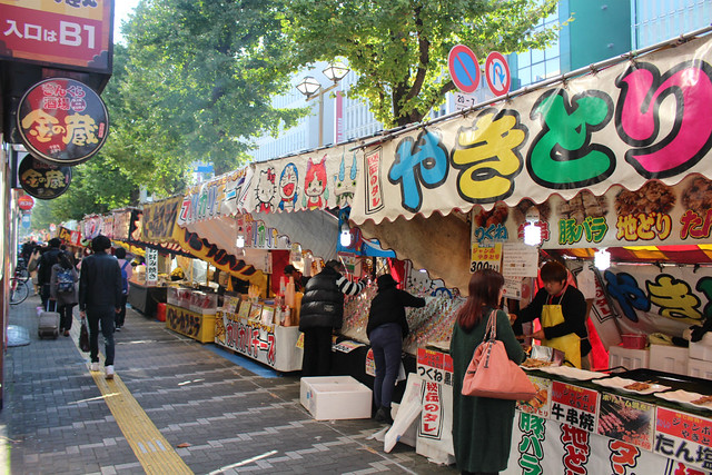 新宿三丁目・新宿花園神社 新宿の秋の風物詩。2024年 令和6年 新宿花園神社「酉の市」前夜祭レポ！今年は三の酉まで！ – 新宿 〜御苑〜四谷の旬に出会うWEBメディア『JG』公式サイト