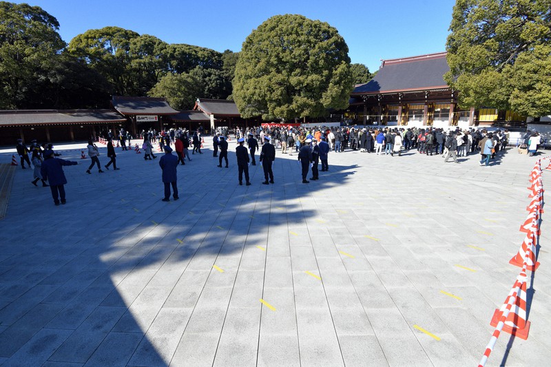 年末年始の人出、大幅減 三が日の初詣客9割減も - 日本経済新聞