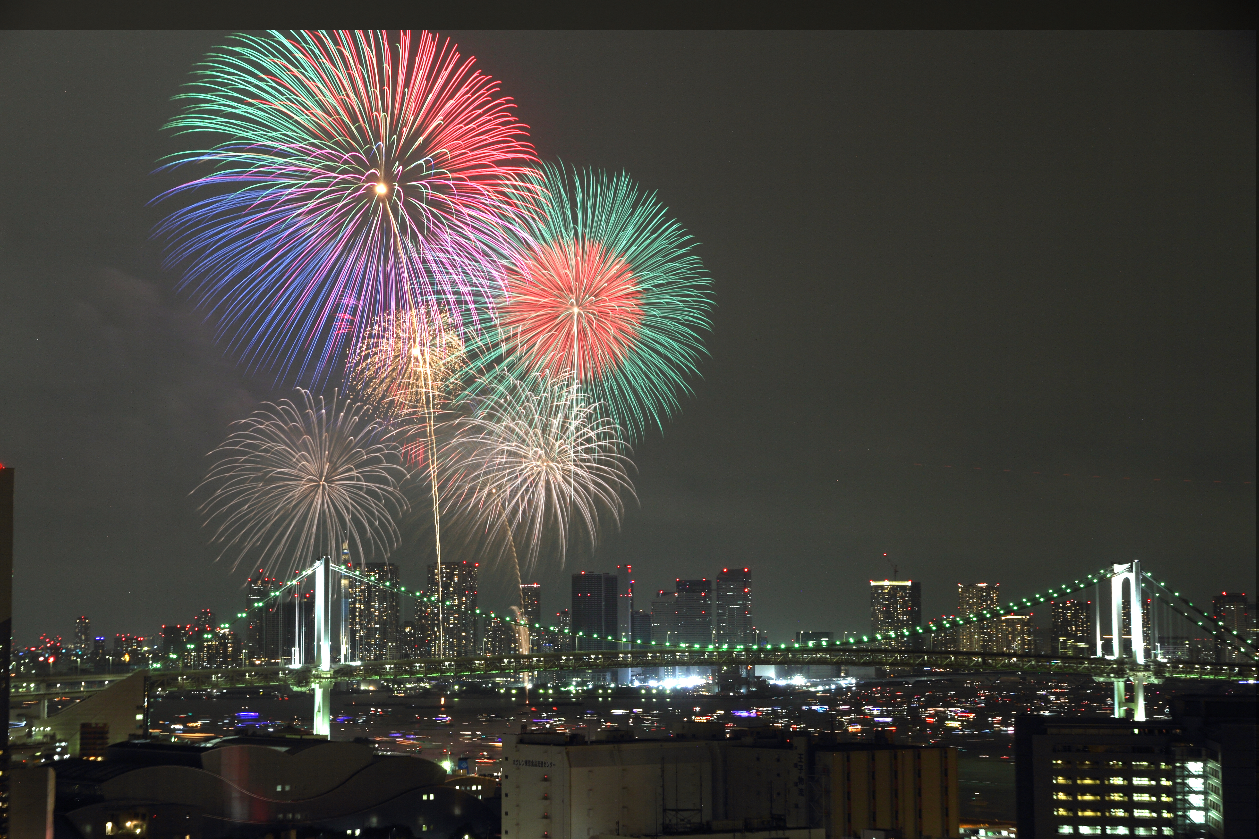 2024 「お台場レインボー花火」が12月開催！見える場所や見どころを紹介 - 日本の観光メディアMATCHA