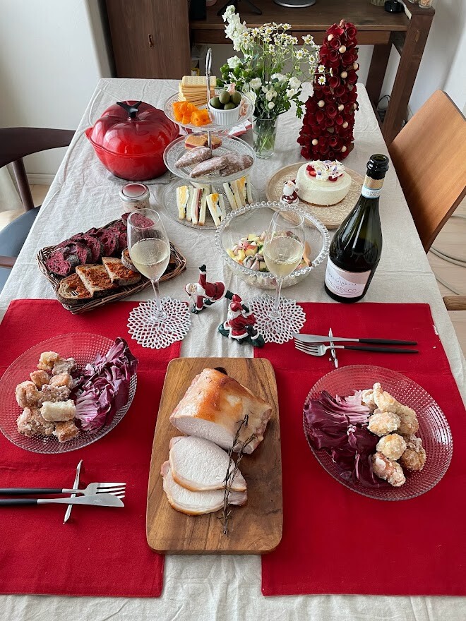 家族でクリスマスパーティー🎄✨, ．,おうちごはん おうちカフェ 夕食,晩御飯 晩ご飯 食卓 献立 夜ごはん,ご飯 手作り お家ごはん クリスマス,料理 おうちごはんlover,フーディーテーブル ごはんぐらむ,クリスマスパーティー,てづくりごはん365 子育て,foodstagram foodphoto,fooddiary cooking dinner,