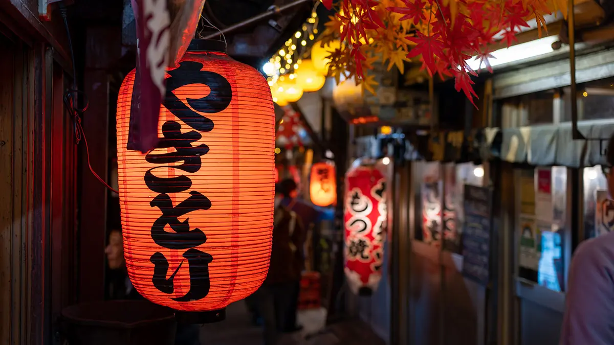 居酒屋の赤提灯居酒屋赤提灯ちょうちん黒バック肴電気赤吊す酒飲み屋 の Stock フォトAdobe Stock