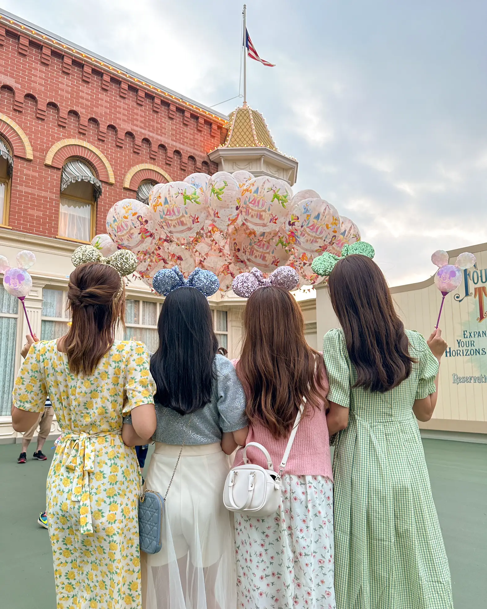 ディズニーリゾートミニーお姫様カチューシャヘアバンドDisneyディズニーランドディズニーシーお揃い