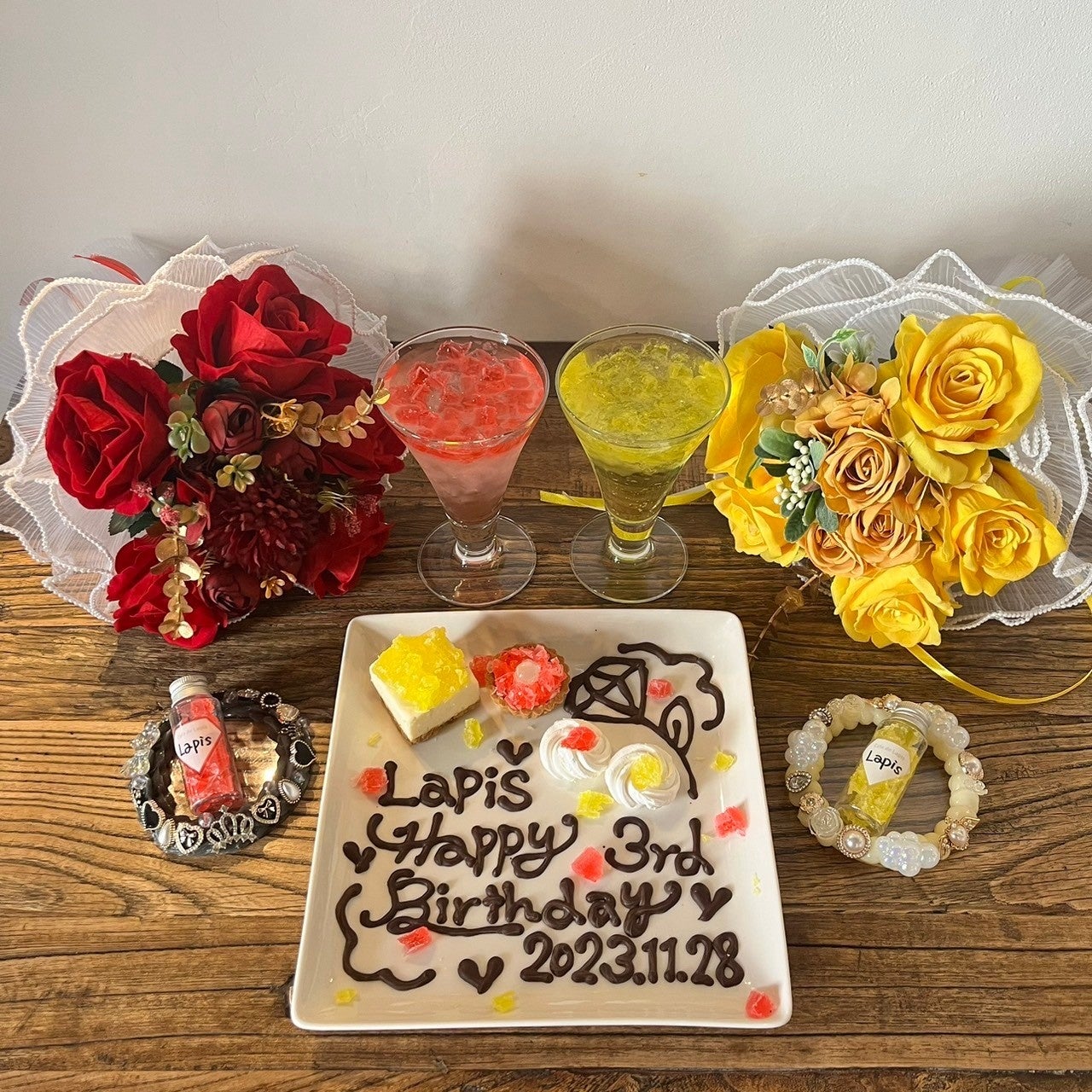 オーダー受付中 推しの誕生祭に!! バースデーボード＆カードセット ❤︎Lafary編集部❤︎ PICK UP POST💒お誕生日プレート .オタクの間で推しの生誕祭を行うときの必須アイテム「お誕生 日プレート」🎂💎今回はそんなお誕生日のときに大活躍するお名前プレートの