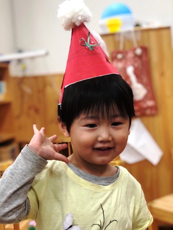 クリスマスの子供の三角帽子の作り方!画用紙・輪ゴムなどの用意は