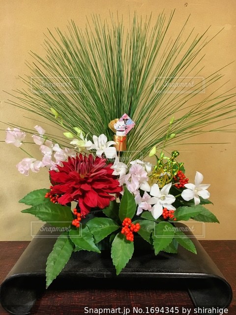 暮らしの花手帖 第2回「師走の花」 -池坊公式 全国のいけばな教室検索サイト