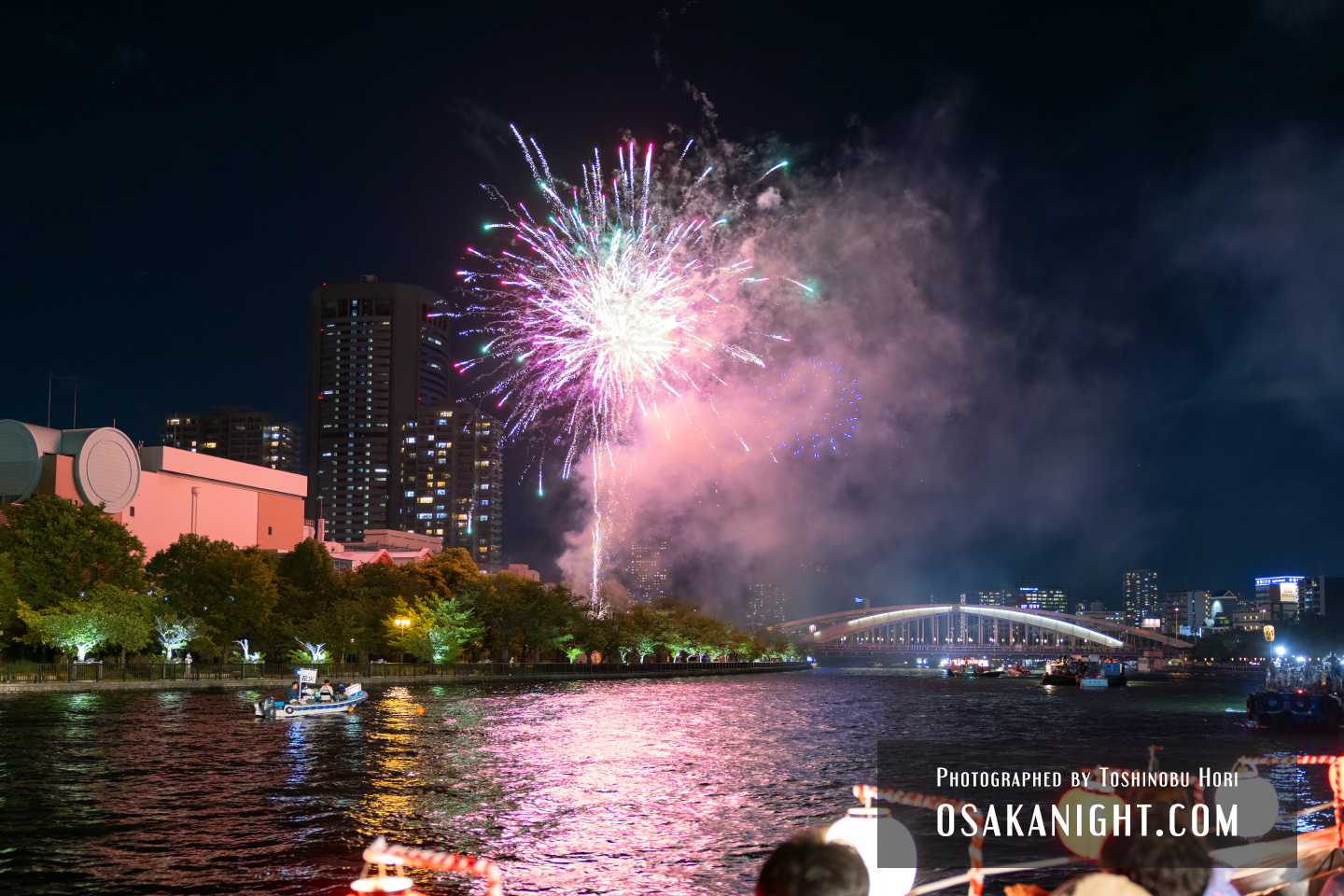 天神祭花火2025は大阪城公園から見える?場所取りや混雑,屋台があるか調査お祭りさわぎ見聞録