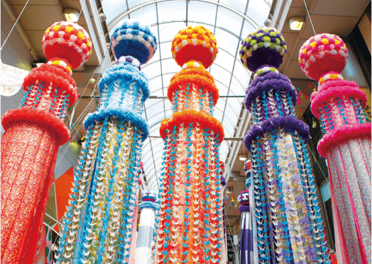 🌟🎋仙台七夕2025の情報を発信中🎋🌟 七夕まつりで飾られるお馴染みの飾りたち🎋 実は場所によって飾られ方や雰囲気が異なることをご存知でしたか☺️❓ 今回は、場所ごとの綺麗な飾りをご紹介します🎶 ⋆｡°✩ ⋆⁺｡˚⋆˙‧₊✩₊‧˙⋆˚｡⁺⋆ ✩°｡⋆ ◎ハピナ名掛丁商店街