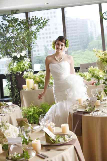 結婚式のフラワーシャワーとはどのような演出？費用やおすすめの花についてご紹介！東京の結婚式場・披露宴会場ホテル椿山荘東京 公式