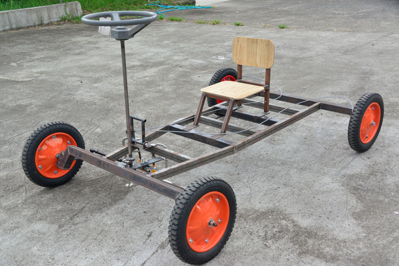 人間と重力」で動く自作の車で誰よりも派手に坂道を走り抜ける「レッドブル・ボックスカート・レース」がイギリスで開幕、会場はこんな感じ - GIGAZINE