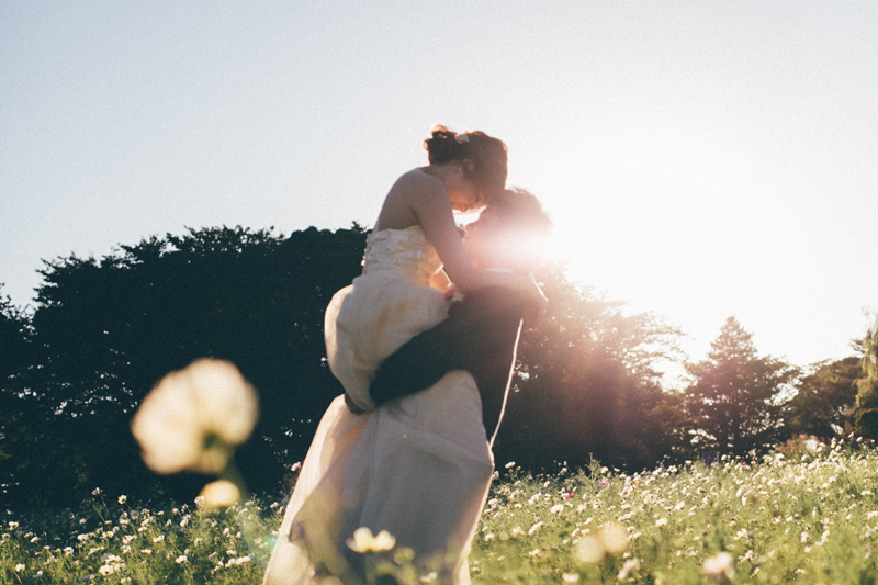 女子の憧れ！ ウェディングフォトでお姫さま抱っこにチャレンジしようフォトウェディング・結婚式の前撮り HowToコラム