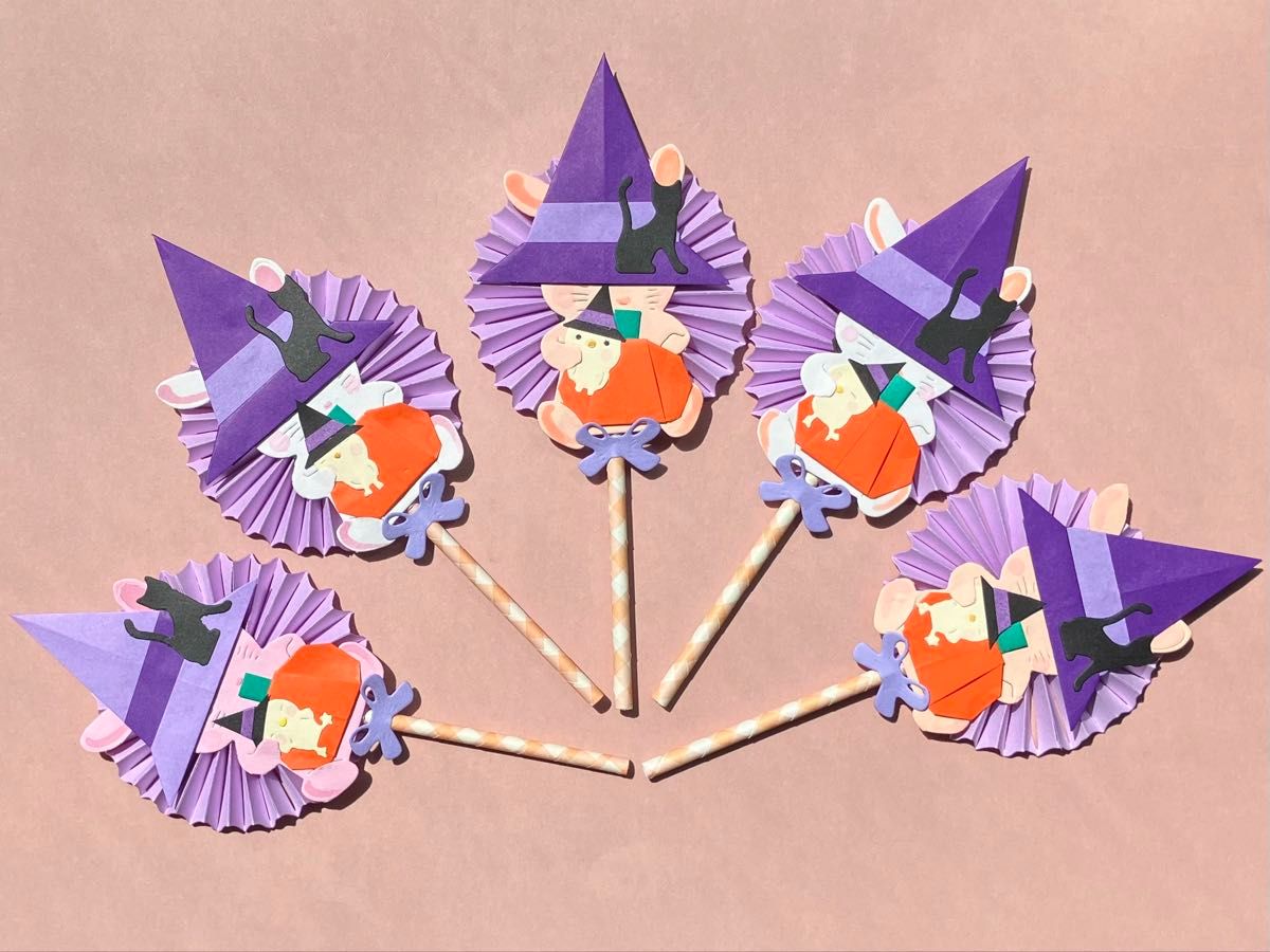 今日はハロウィン🎃👻子どもたちは、ペットボトルで作ったかぼちゃバック🎃にハロウィンハイチュウやお菓子を詰めて、嬉しそうに学校へ行きました♪折り紙 でおばけ👻ステッキもつくりました！エンゼルPLUS by 森永製菓