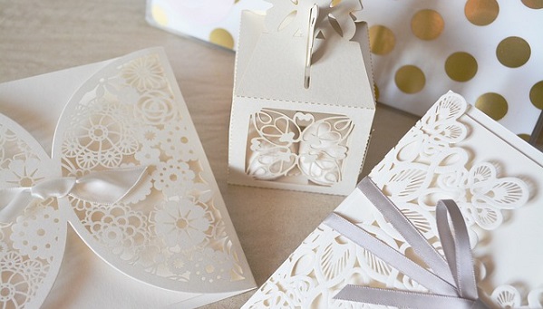 今すぐ使える！コピペOK！友達へ贈る結婚祝いメッセージ50選おしゃれな神戸のお花屋さんグラウンドのコラム