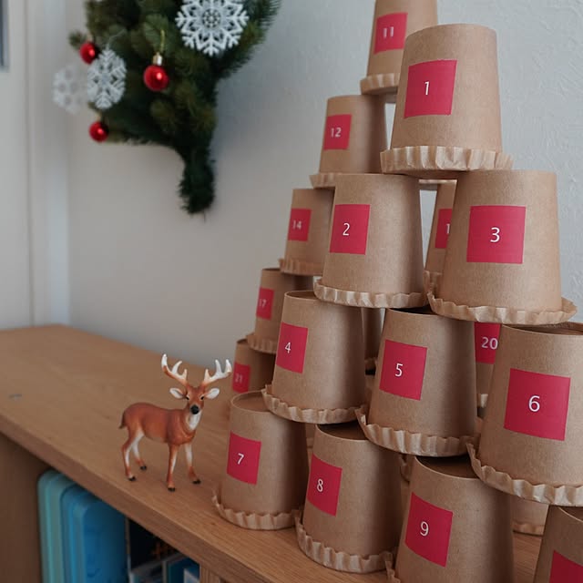 毎年恒例のアドベントカレンダー作り、今年はマリオに😊🎄 クリスマスプレゼントはマリオのゲーム ルイージマンション👻 が欲しいらしいので、クリスマスまで気分が盛り上がってくれたらいいな😚用意したマリオ素材を封筒にぺたぺた貼って、お菓子を入れて、吊るした麻