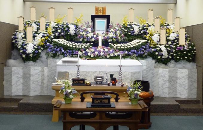 菊の花だけで2千万円！安倍元首相の国葬に消える血税約37億円女性自身