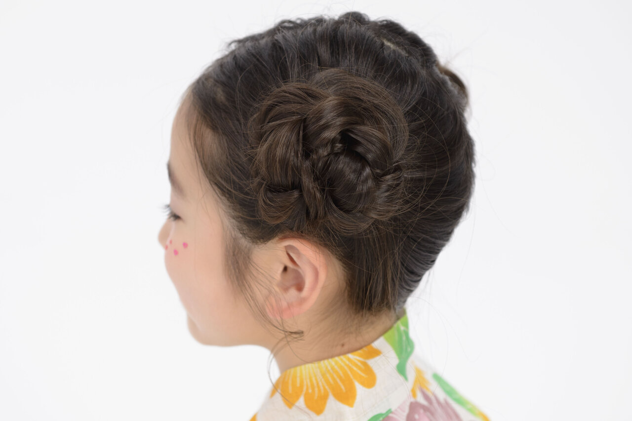 女性のお祭りヘアスタイルの定番「おだんご」のやり方お祭り衣装専門店祭すみたや スマホ対応