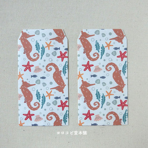 pierrot_sensei ←他の投稿はこちら👀製作 エリックカール風タツノオトシゴ \いつも見てくれてありがとう♡みんなのいいね！が励みになってます＊. 材料 ︎✿紙皿 ︎✿クリアファイル ︎✿絵の具 ︎✿透明折り紙 ︎✿両面テープ ︎✿セロハンテープ ︎✿ハサミ