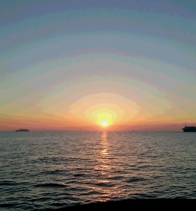 公式 横浜港大さん橋国際客船ターミナル. 🎍明けましておめでとうございます🎍 大さん橋からの初日の出をお届けします🌞みなとみらい側からは雪化粧した富士山も🗻 2025年も横浜港大さん橋国際客船ターミナルをよろしくお願いいたします。大さん橋初日の出