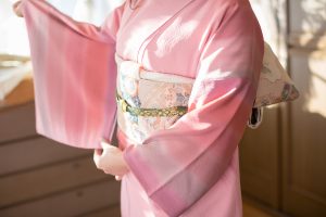 結婚後 既婚者 は振袖を着てはいけないの ？成人式・結婚式は？古典柄振袖専門店の振袖ハクビ明治記念館店