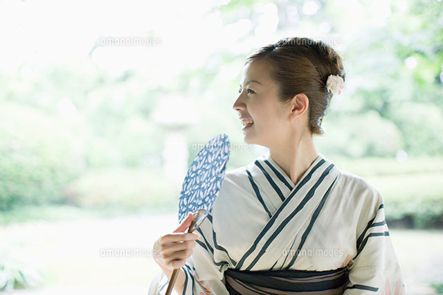 扇子やハンカチ、どう使う？ 夏の汗かきマナー - 日本経済新聞