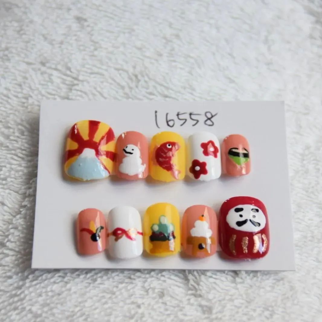 2025年🎍 お正月グッズのデザインとミッキーのネイルです💅 グッズにも描かれている水引🐍を添えて🎍ディズニーネイルdisneynailsmickeymouseミッキーネイル巳年ネイル極ジェル極カービングジェルお正月ネイル
