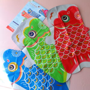 ダイソーセリアの鯉のぼり子供の日グッズ🎏飾り付け&ペーパークラフト作成例も 早いもので2月末から、🎏グッズが100均に登場してます‼️ 昨日ダイソー行ったらもう扇風機や水鉄砲🔫売ってたし 🤣 ダイソーセリアの🎏グッズをブログにアップ更新しました。 飾り付けすれば