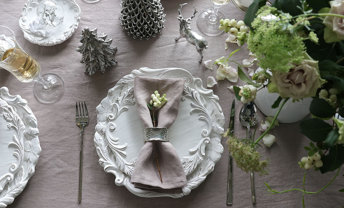 おうちクリスマスをオシャレに彩る♪クリスマスのテーブルコーディネートユニーラボアピタ・ピアゴの暮らし応援サイト クリスマス テーブルデコレーション マグノリア ピンク テーブルデコ アレンジ1052かわいい クリスマスオブジェ テーブルコーディネート 姫