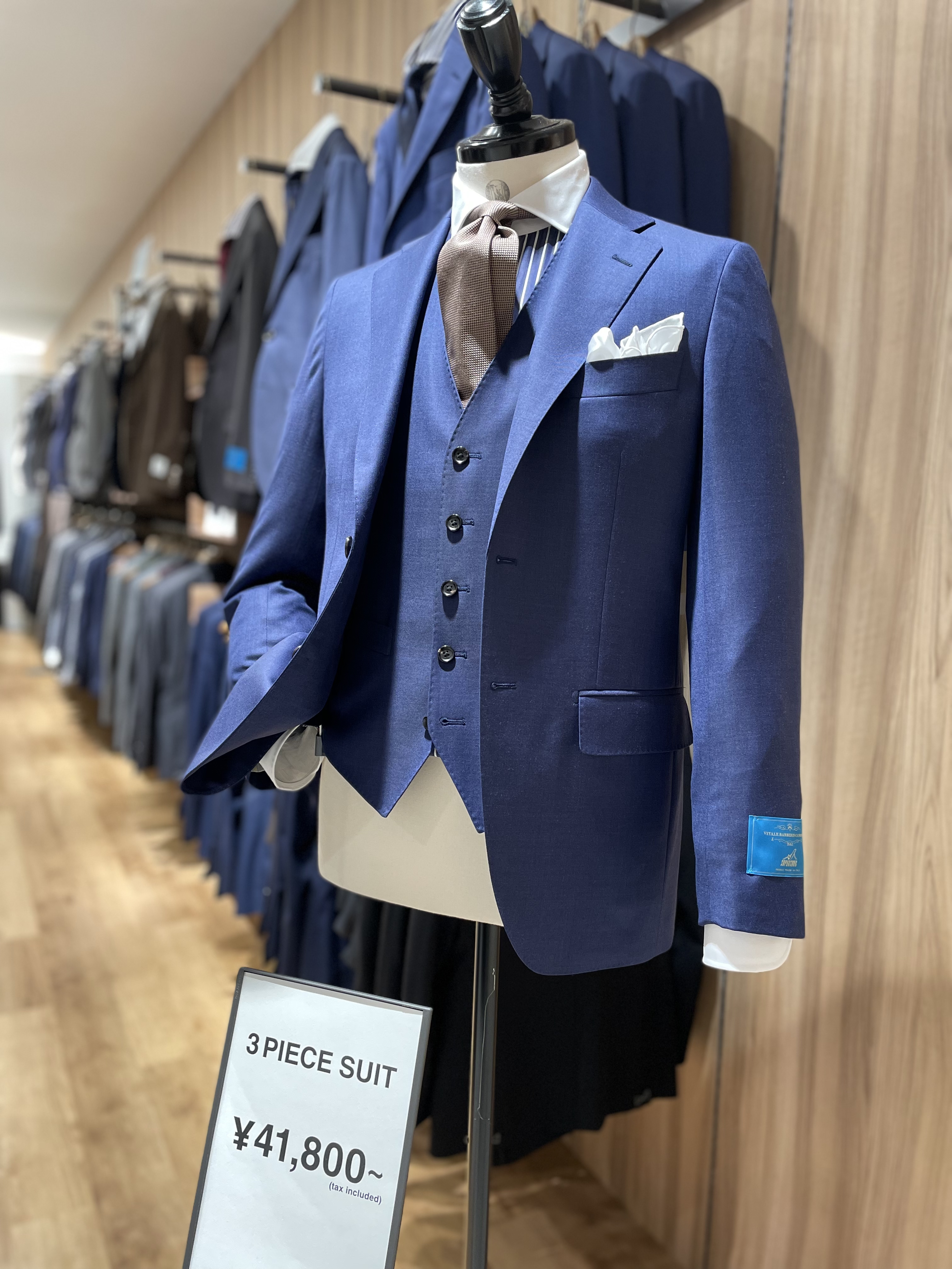 タキシードをネイビーで着こなす。知的に魅せるオシャレコーデ術タイトル – Re.muse men's blog