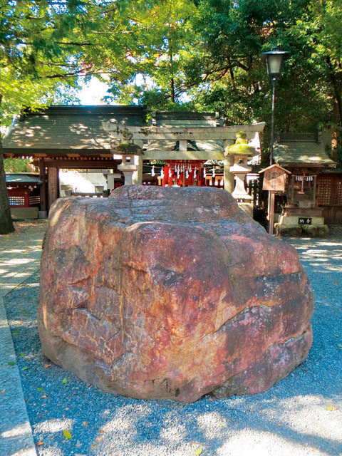 聖神社 願い石根付 初穂料:700円 正式名称が解らないです！ごめんなさい🙇 願い石っていう秩父周辺の神社やお寺でいただける パワーストーンのお守りがあります。聖神社はタイガーアイですが、 他のところはそれぞれ違うパワーストーンで、 集めてブレスレットにしたり