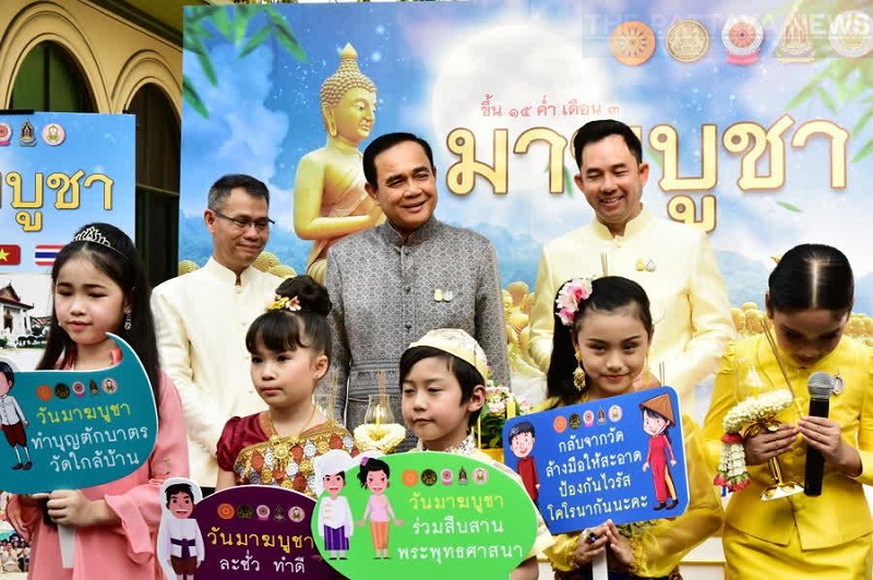 幻想的なろうそくの灯火、タイ寺院で「万仏節」行事 写真16枚 国際ニュース：AFPBB News