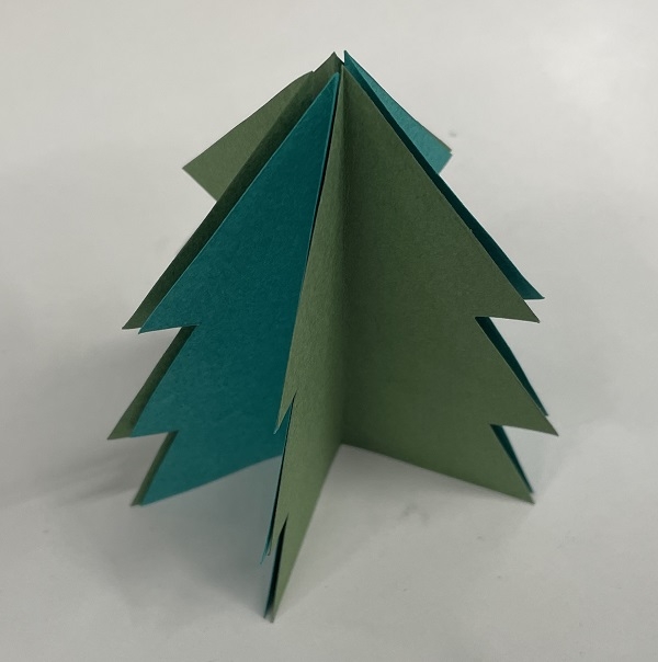 開くとクリスマスツリーがくるくる回る！仕掛けカードの作り方