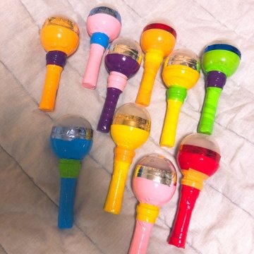 簡単クリスマス工作ガチャガチャ空カプセルでオーナメントボール - コドモアイ