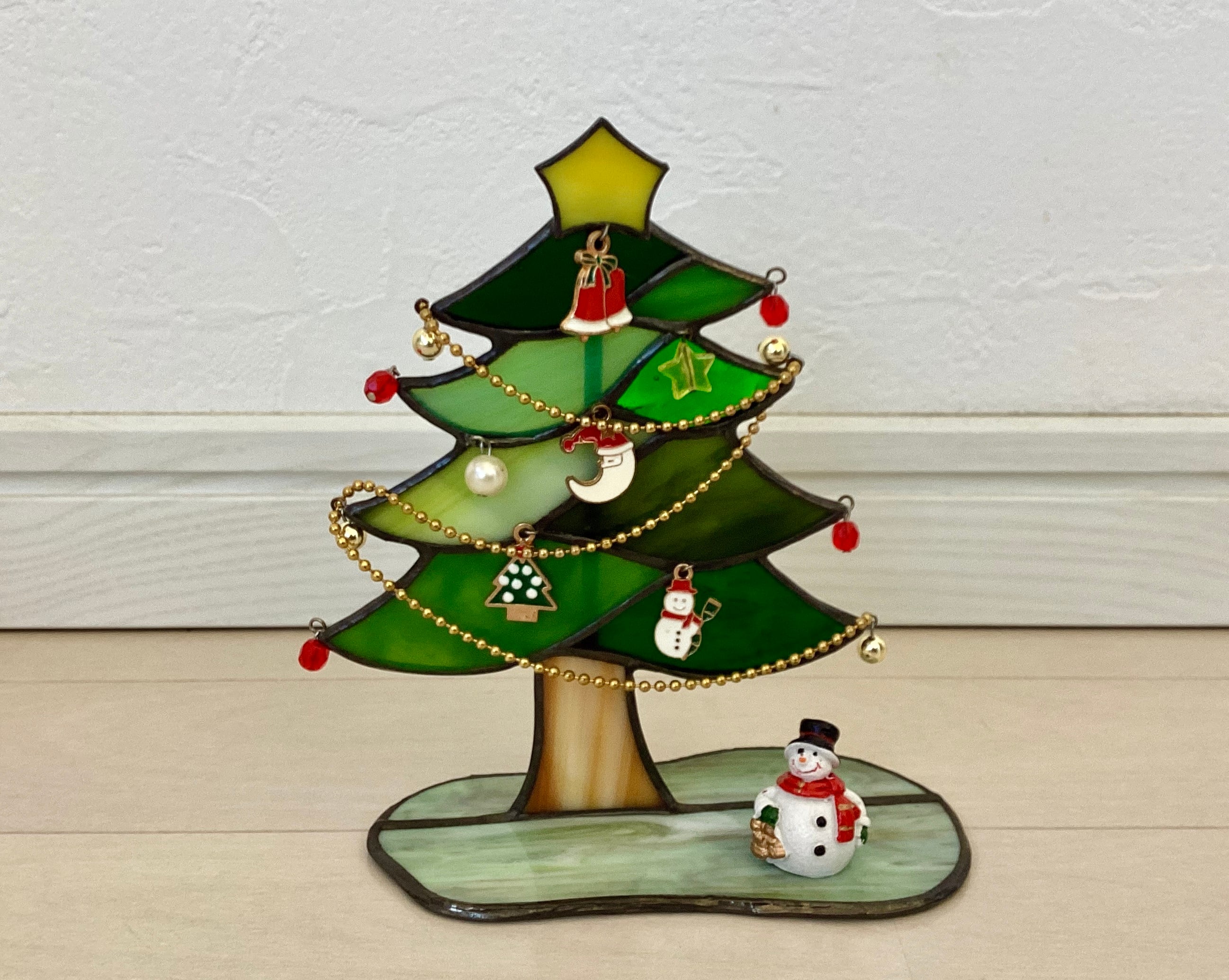 ステンドグラス クリスマスツリー aiichi 日々の暮らしを心地よくするハンドメイドやアンティークのマーケットプレイス