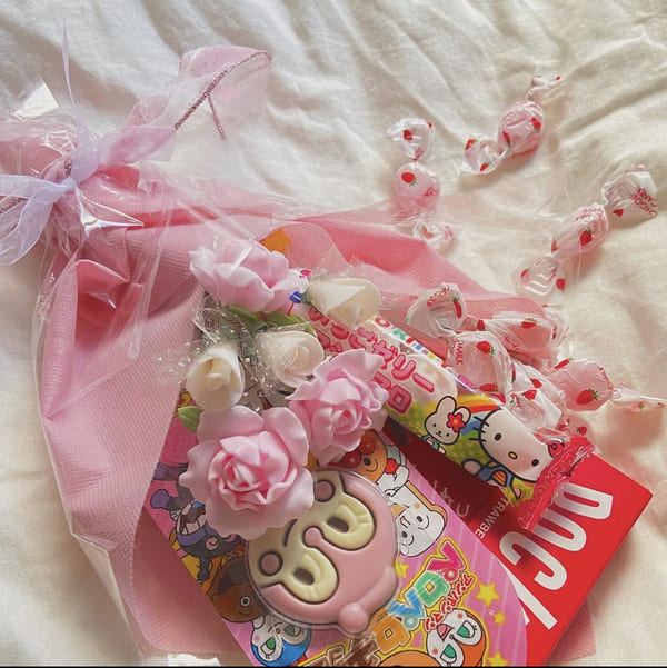 卒園・卒業祝いにも◎ 100均 ハートが華やか「お菓子ブーケ」の作り方ママリ