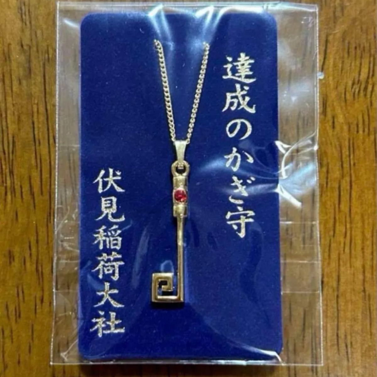 青空に映える「叶守」✨初穂料1500円✨ 新緑に包まれたこの季節、お参りの際に是非お受けください✨伏見稲荷大社伏見稲荷稲荷おいなりさん千本鳥居鳥居お稲荷さん神社御朱印 お守り 京都 神楽万博 祭 fushimiinaritaishafushimiinariinari