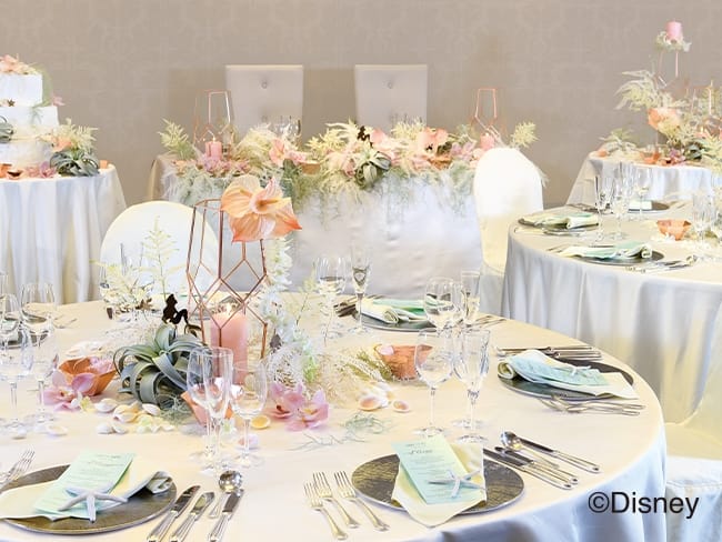 披露宴の装花、フラワー テーブル コーディネート 会場トレンドカラー図鑑＜白、ネイビー、ピンク、グリーンetc.＞