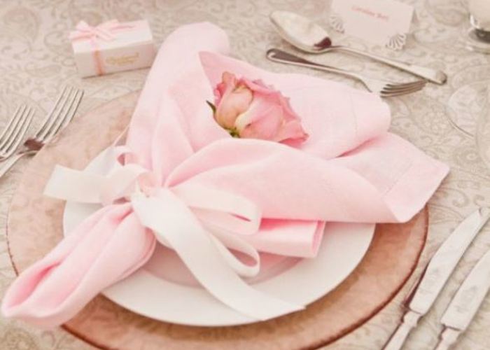 ほかと差がつく！結婚式のテーブルコーディネート「飾りナプキン」編
