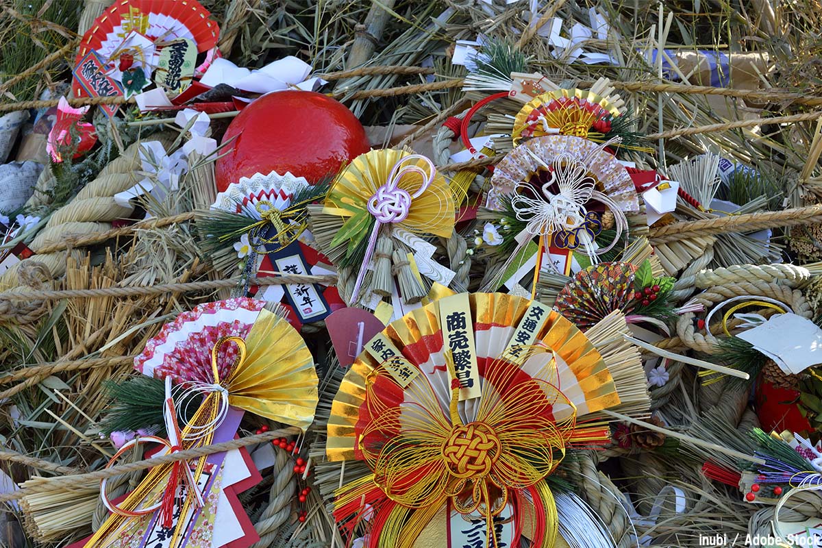 楽天市場 正月飾り > 正月飾りを飾る時期、外す日、保管方法、処分方法をご紹介：花火と縁起飾り 有勝堂