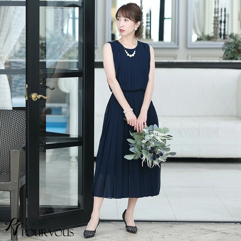 結婚式お呼ばれ ネイビードレスに合う靴！コーデ集＆色選びのポイントGoGo Wedding