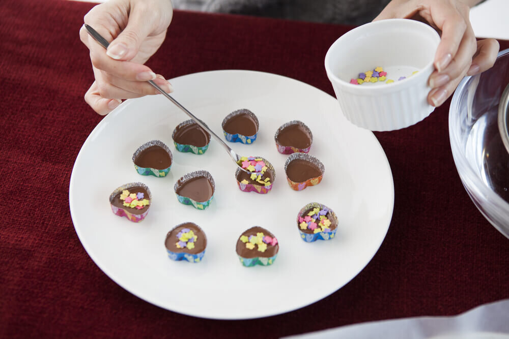 あゆのこどもごはん こどもと楽しむバレンタイン！簡単可愛いデコチョコを作ろうおうちごはん