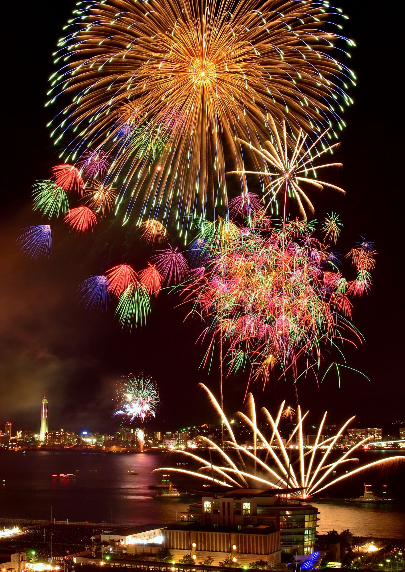 8月13日開催！両岸から1万8000発！日本有数の絶景「関門海峡花火大会」をバスツアーで快適に楽しむ方法 ベルトラ ウォーカープラス