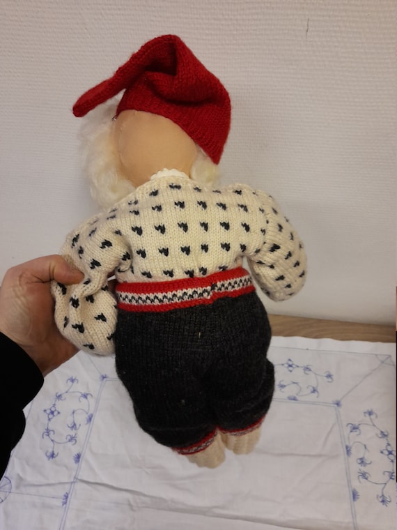 サンタクロースのお手伝い小人？北欧の妖精「トムテ」と「ニッセ」のお話キナリノ