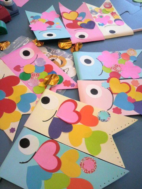 布で楽しむこいのぼり製作遊び〜いろんなうろこ模様が泳ぐこいのぼり〜保育と遊びのプラットフォーム ほいくる