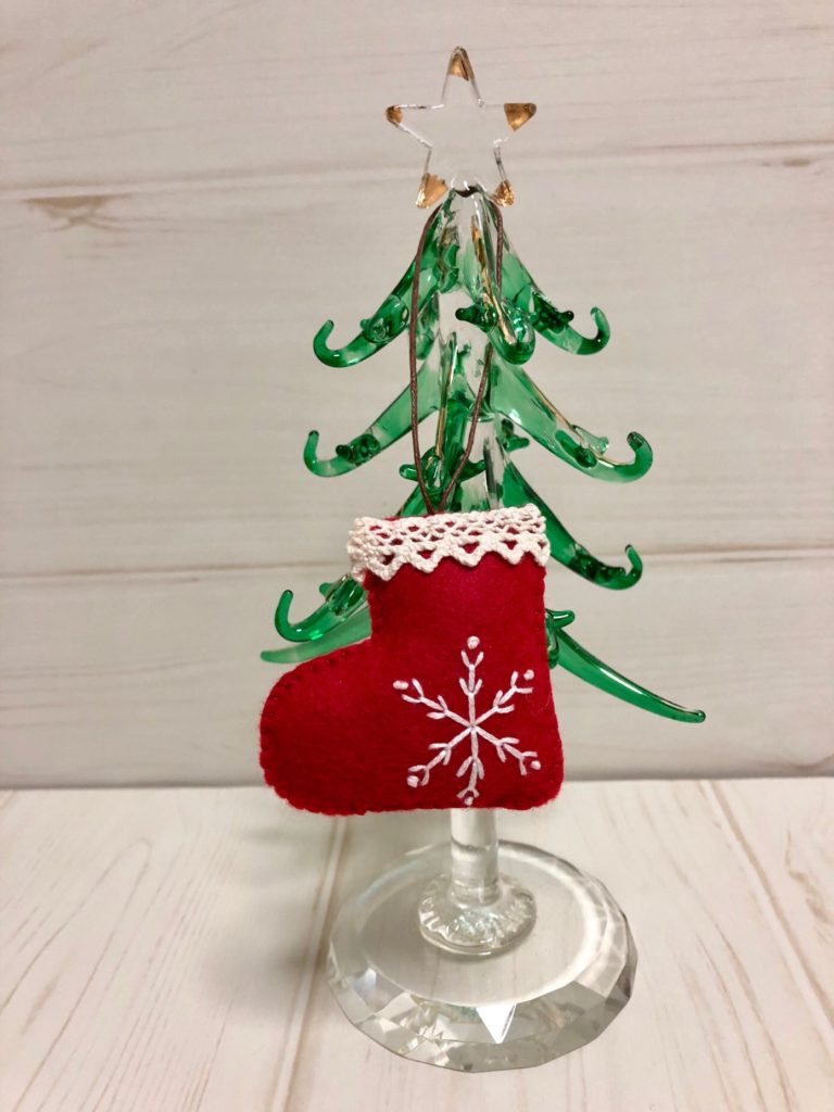 まだ間に合う！100均のクリスマスブーツに簡単でカワイイアレンジメントの作り方不器用さんのハンドメイド