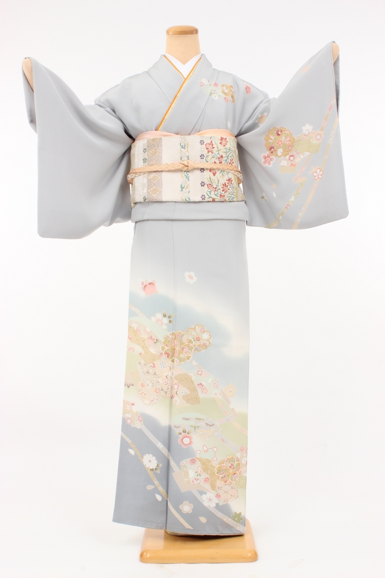 初詣で着物を着よう！おすすめの柄や注意点を解説コラムきものと 着物メディア │きものが紡ぐ豊かな物語。－京都きもの市場