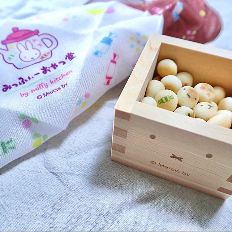 ミッフィおやつ堂 ぬいぐるみ みっふぃーおやつ堂」お正月かざりやミッフィーの顔