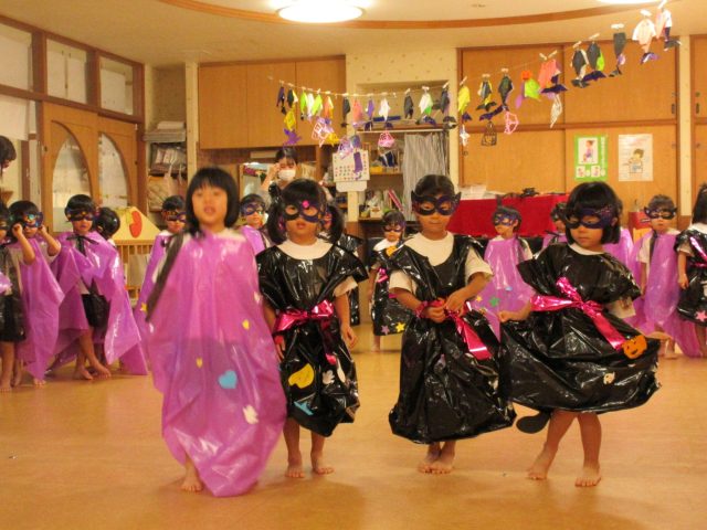 ハロウィンに子どもと作ろう!ポリ袋で仮装コスチューム♪ぐるぐるこうち ～高知の