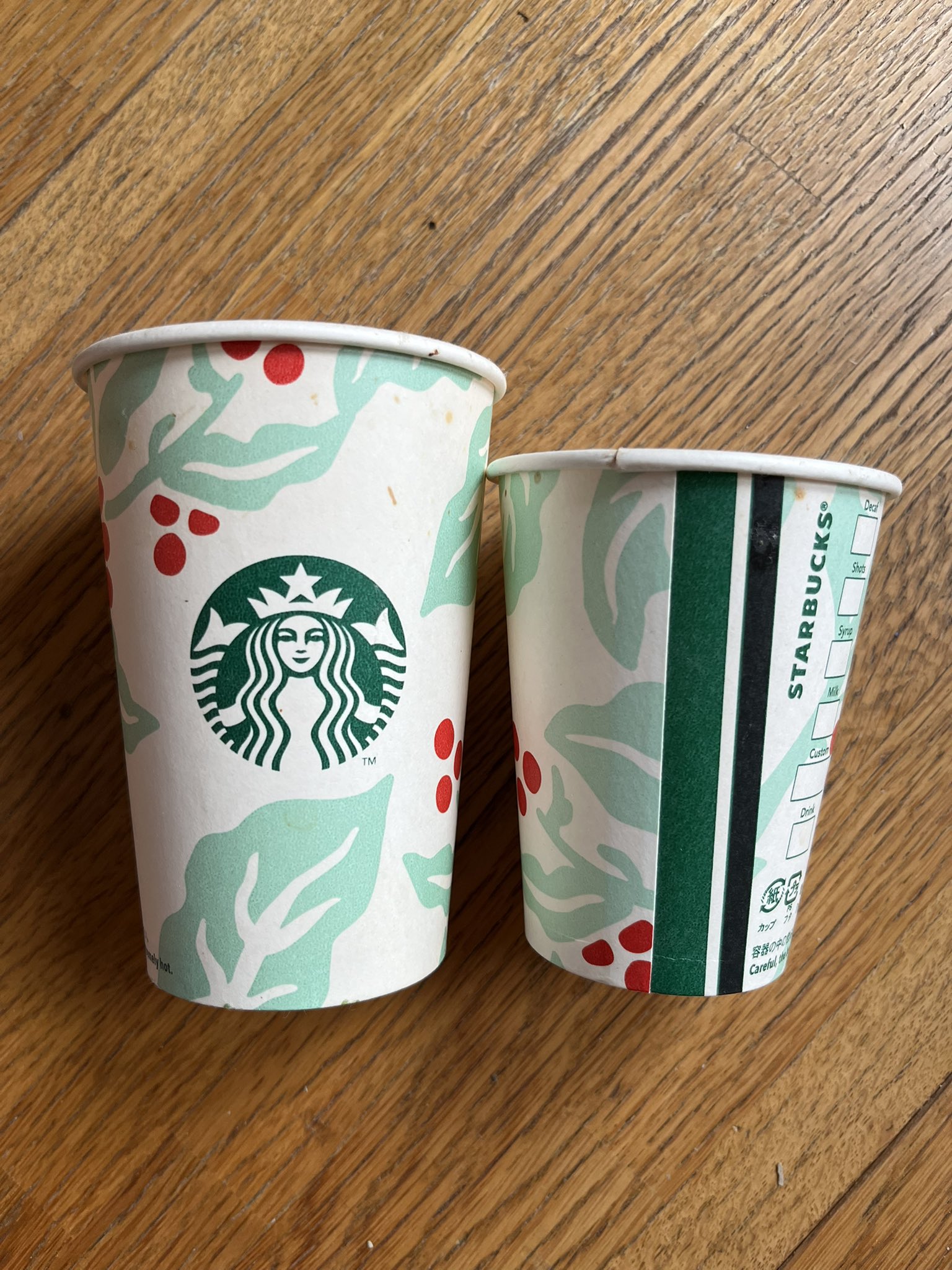 スタバ新作・グッズ ネオンカラーが彩る！2023年「ホリデーシーズン第1弾グッズ」が発売。ベアリスタはもちろん、タンブラーやマグカップ まで、レトロ＆ポップなクリスマスに♪るるぶ&more