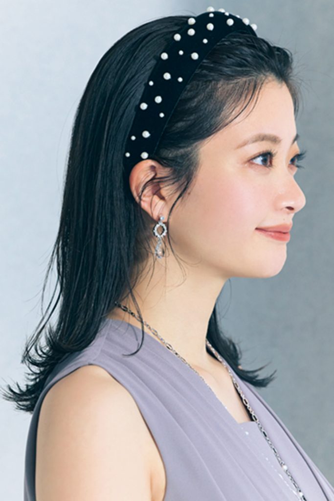 サロンに行かなくてもできる「大人の結婚式向けセルフヘアアレンジ」 外ハネオールバックCLASSY. クラッシィ