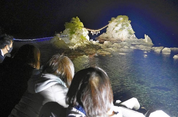 夫婦岩、日の出、富士山が一直線に 中日新聞で掲載日本紀行 TRAVEL IN JAPAN